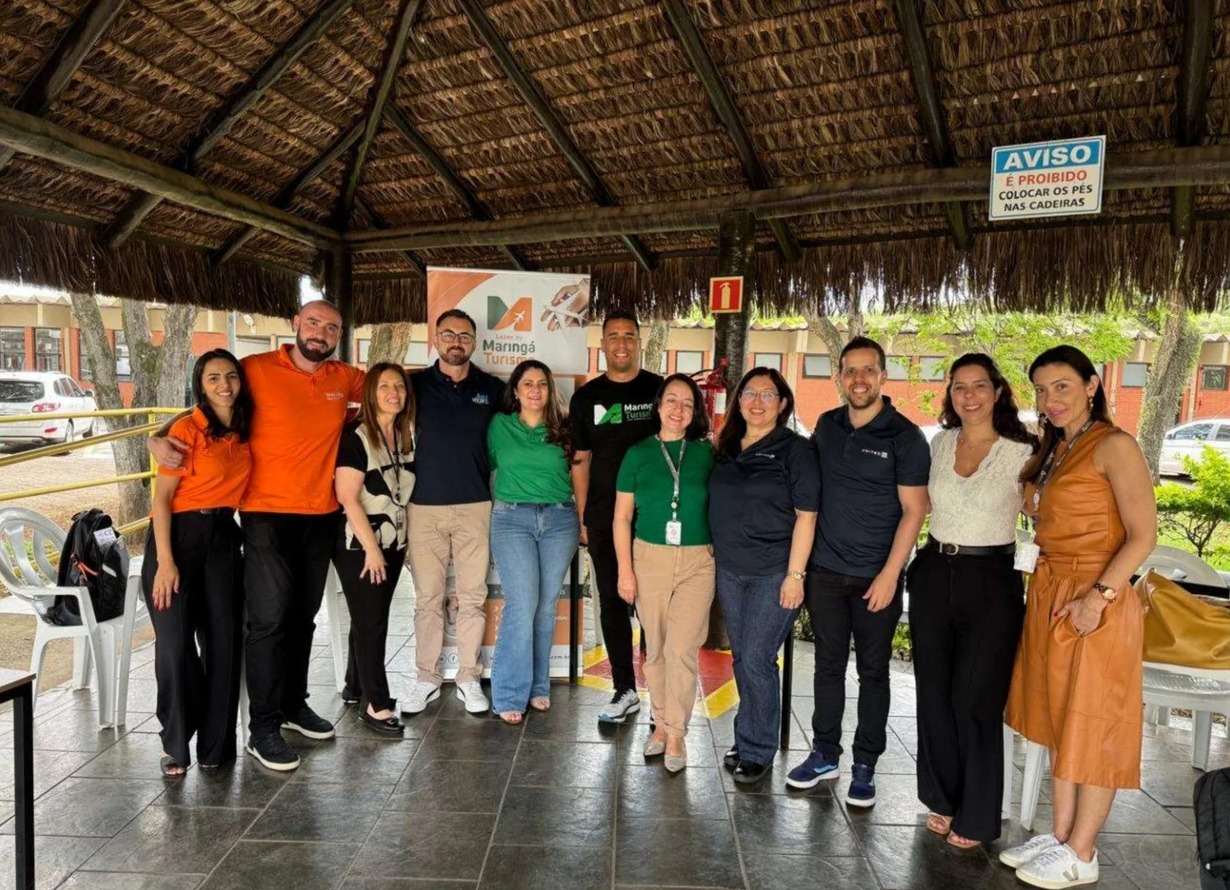 Equipe da Maringá Lazer durante uma ação presencial em empresa
